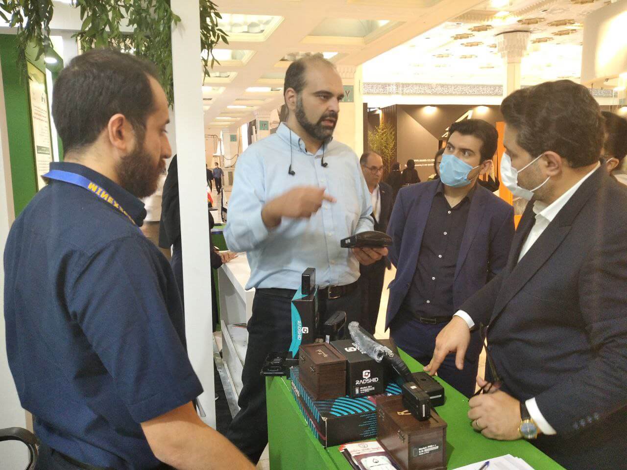 حضور رادشید در عرصه‌های اجتماعی و نمایشگاه‌ها